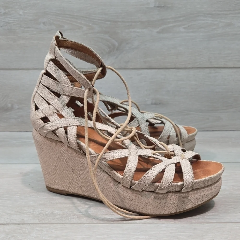 Gentle Souls Women's Lace Up Wedge Leather Hobo Boho Wedge Sandals Sz 8.5M Blush